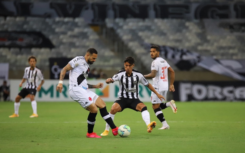 Capitão Leandro Castán fala em aprendizado após goleada para o