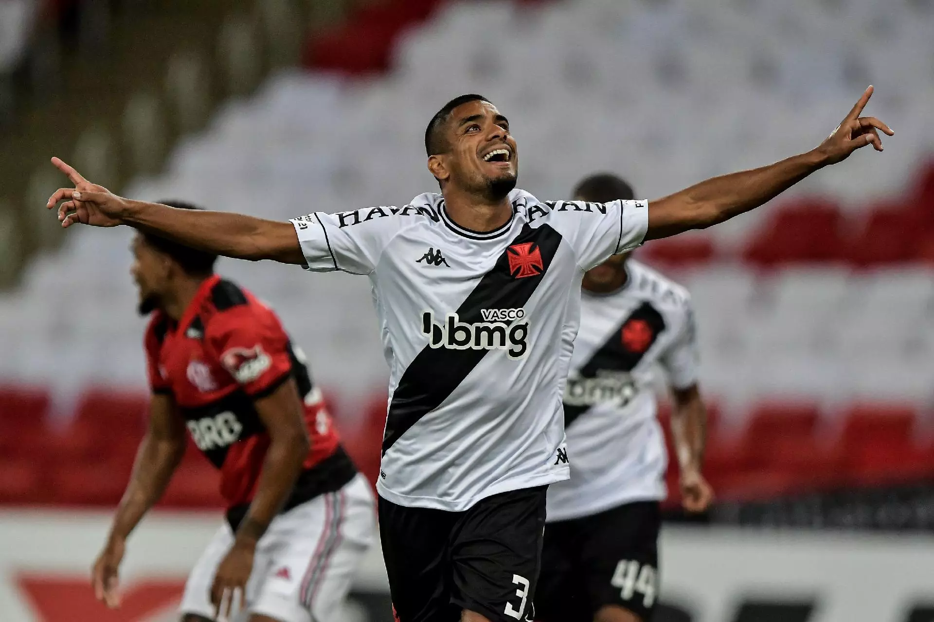 Gigante da Grécia quer tirar Léo Matos do Vasco Papo na Colina