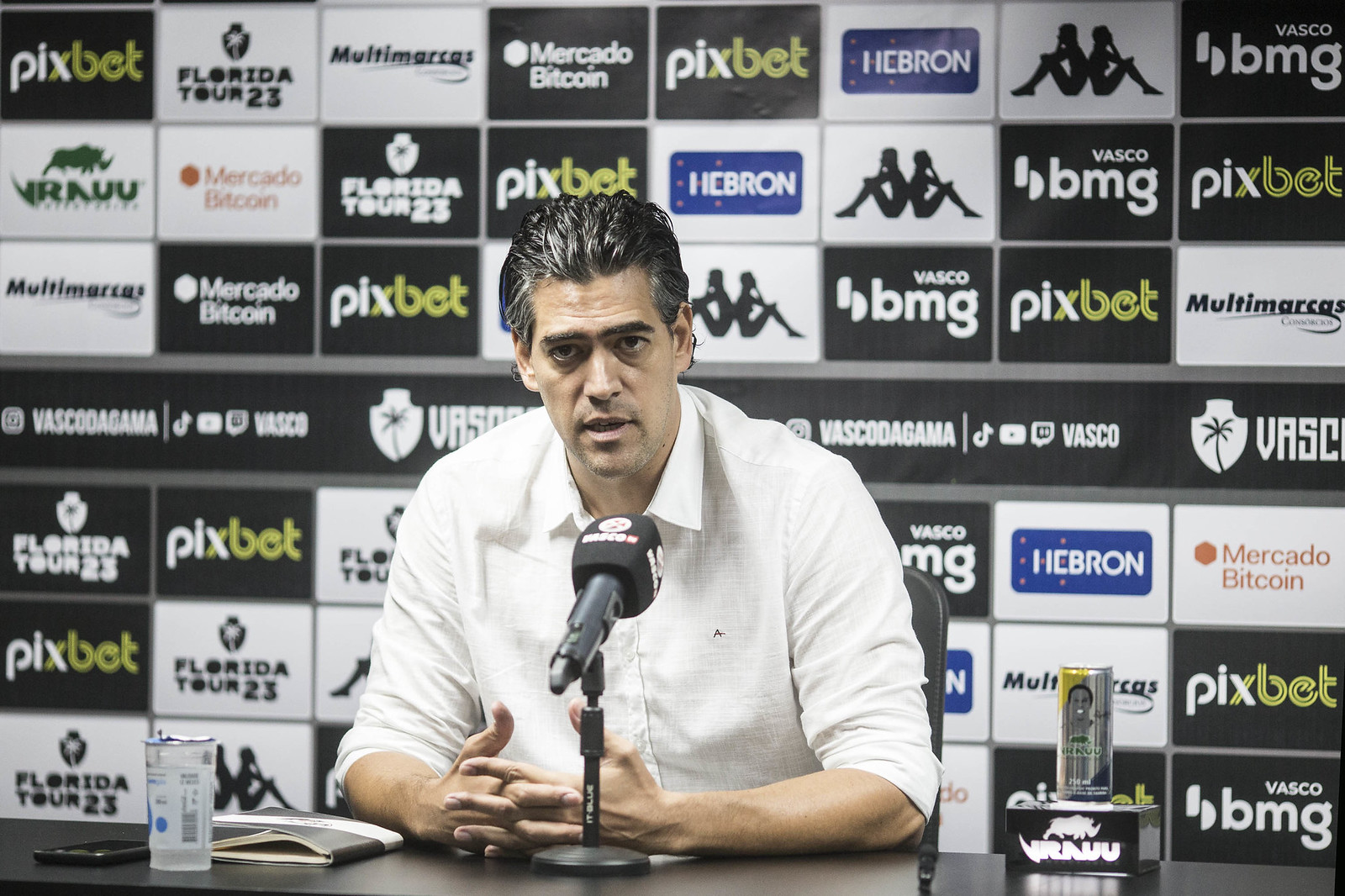 Vasco confirma reunião Paulinho e explica motivo do jogador não ter