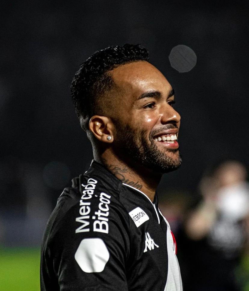 Entre Sombras E Visibilidades Alex Teixeira Completa Um Ano Da Volta