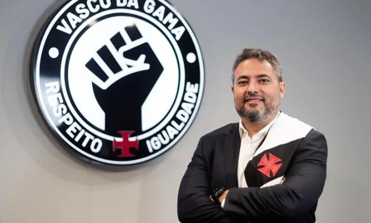 Possível reforço do Vasco posta foto a caminho do Brasil Mattos segue