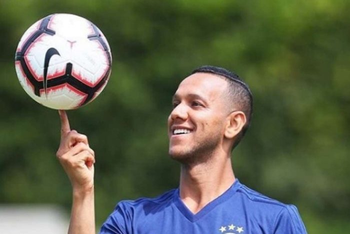 Jornalista ironiza o vascaíno Souza por dizer que nunca jogaria no Flamengo: ‘Perna de pau’