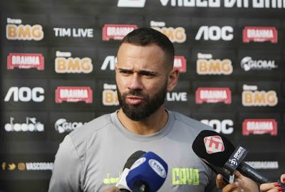 Ao canal oficial do clube, Castán fala abertamente sobre os atrasados: ”Isso gera muita insatisfação em todos”