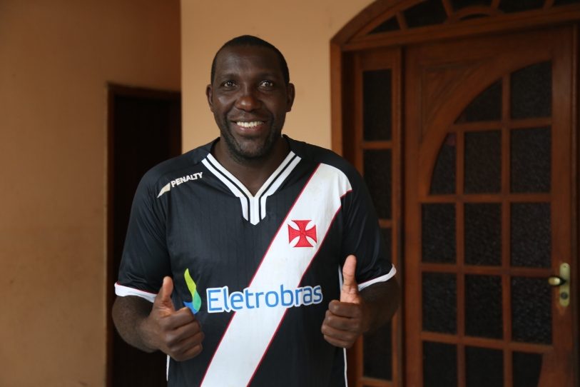 A tua fama assim se fez: Vasco protesta contra o racismo e cita três jogadores pretos que fizeram história no clube