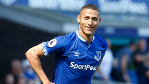 Após boatos de que é vascaíno desde criança, Richarlison não se contém e se empolga com gol de Ribamar em clássico