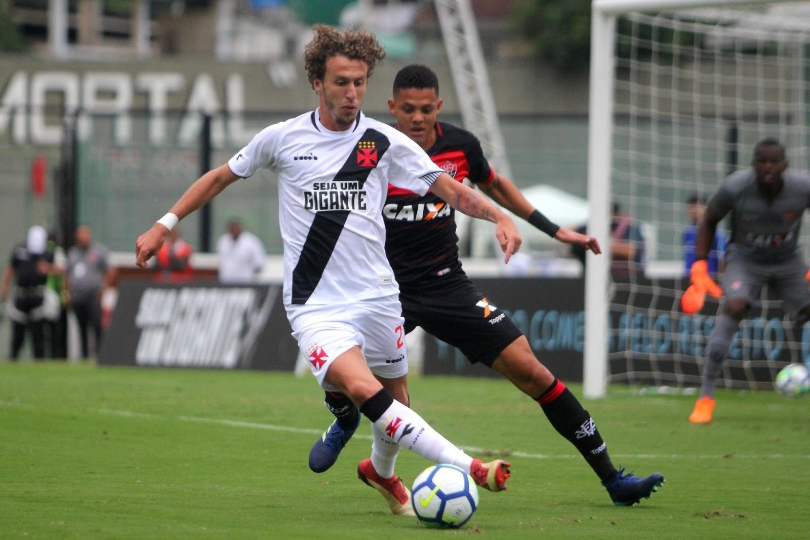 Fora dos planos, Rafael Galhardo rescinde com o Vasco