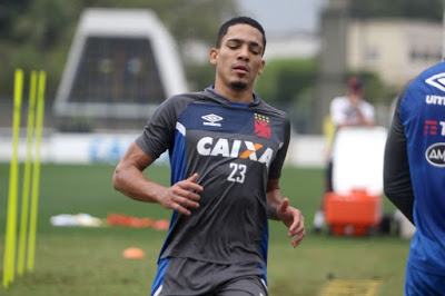 Lateral Gilberto recusa acordo com o Vasco e cobra altos valores na Justiça; veja detalhes