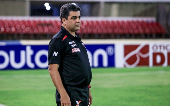 Vasco aguarda fim do Goiano para intensificar conversas com Marcelo Cabo