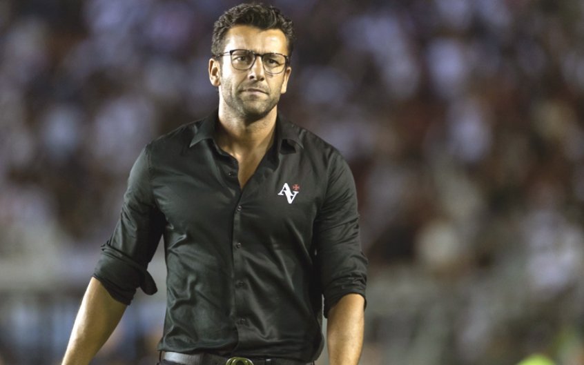 Hoje sem clube, Alberto Valentim diz que seu trabalho no Vasco foi injustiçado