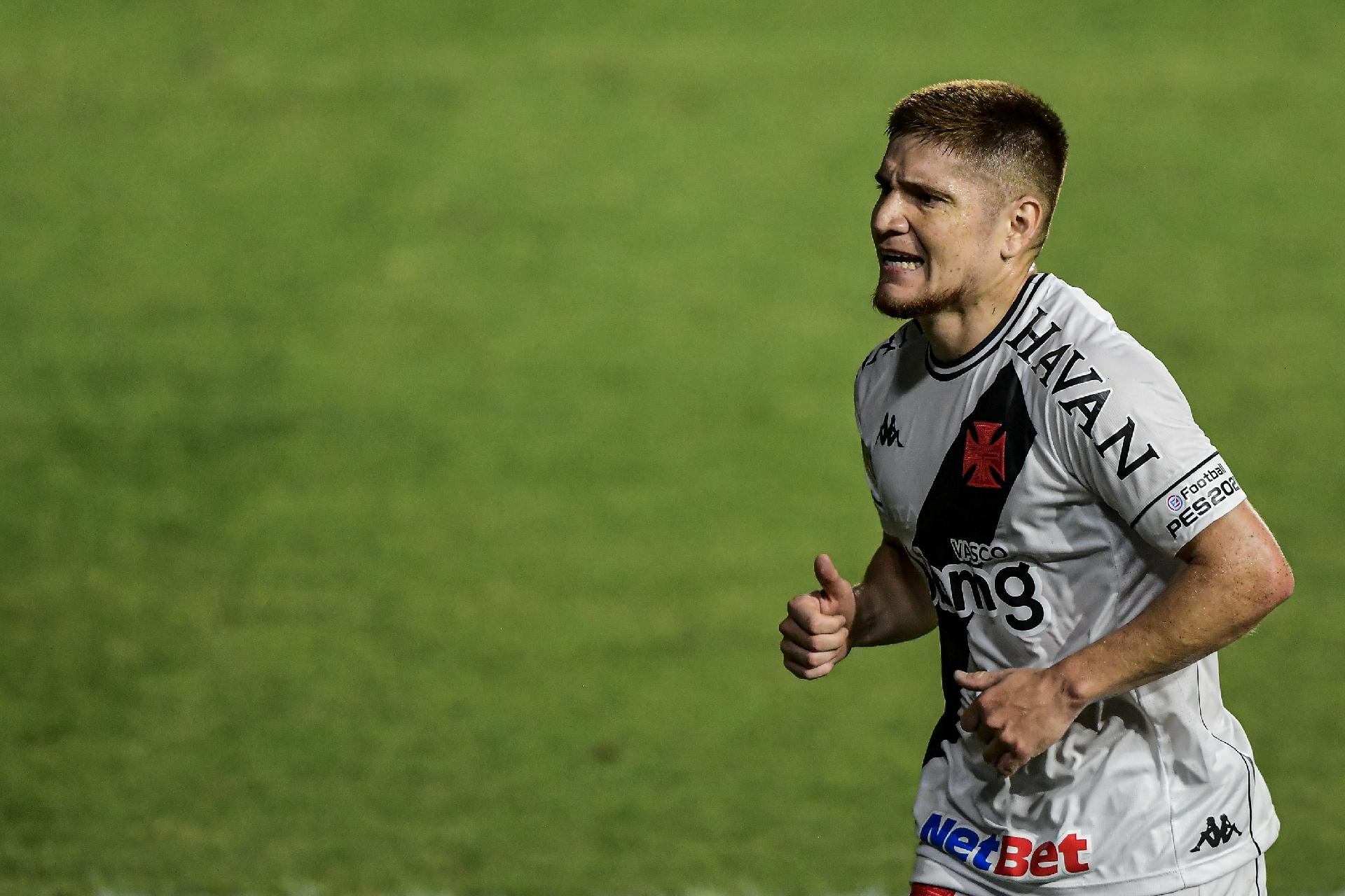 Leonardo Gil não está suspenso e pode enfrentar o Fortaleza