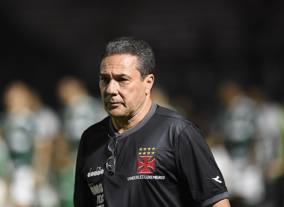 Apesar de ter se colocado a disposição do Vasco para disputar a Série B, Luxa não deve permanecer; diretoria vai buscar um novo técnico em breve