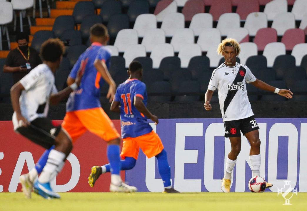 Vasco sofre com erros e empata com o Nova Iguaçu em 2 a 2 em São Januário