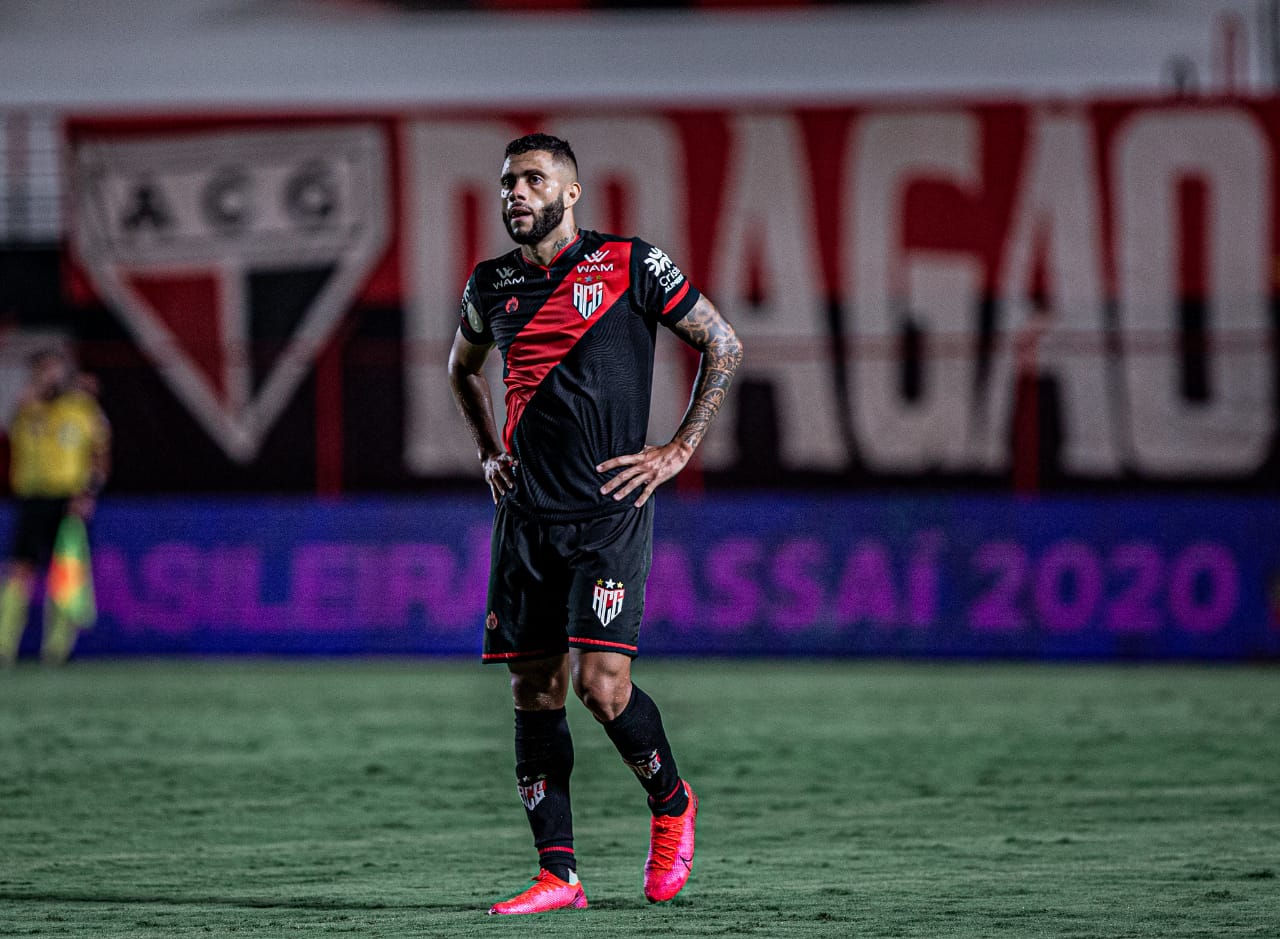 Assessoria de Wellington Rato, do Atlético-GO, desmente contato do Vasco pelo jogador