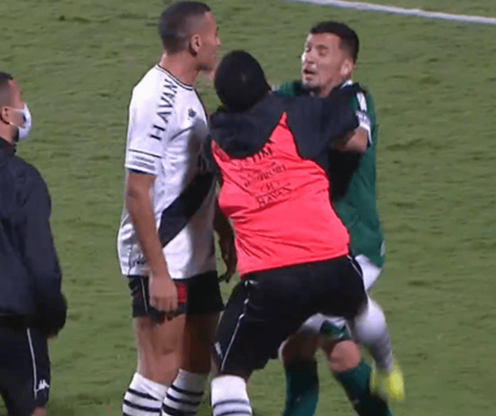 Briga no fim da partida entre Goiás 1x0 Vasco