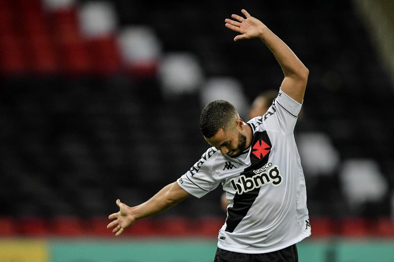 De virada! Na raça, Vasco vence o Brasil de Pelotas e conquista a primeira vitória na Série B