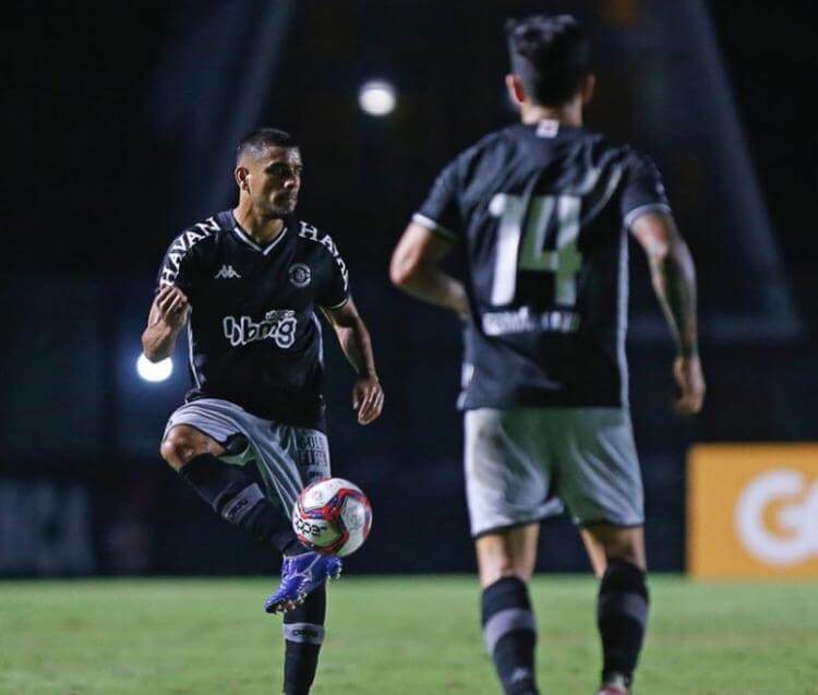 Leo Matos é o líder de assistências do Vasco na temporada