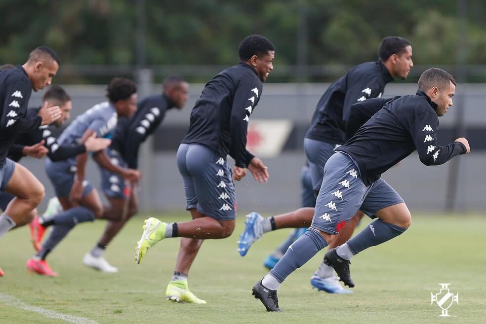 Lisca pode surpreender e escalar três zagueiros contra São Paulo