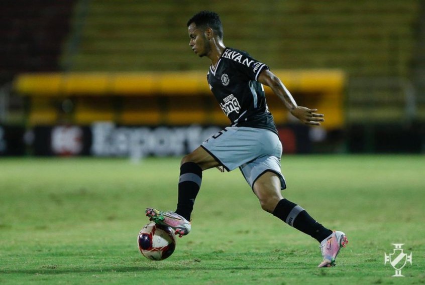 Após chegada de Fernando Diniz, Riquelme vem mostrando evolução