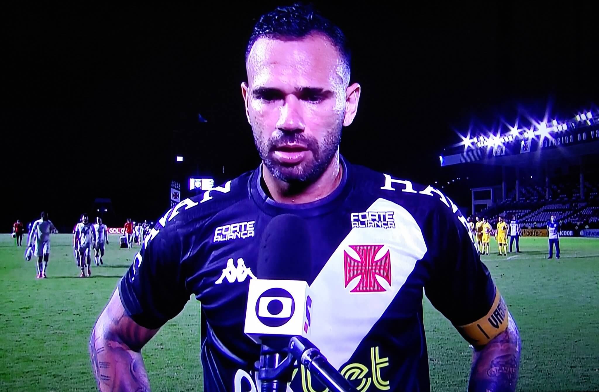 Leandro Castán pede desculpas por temporada ruim do Vasco