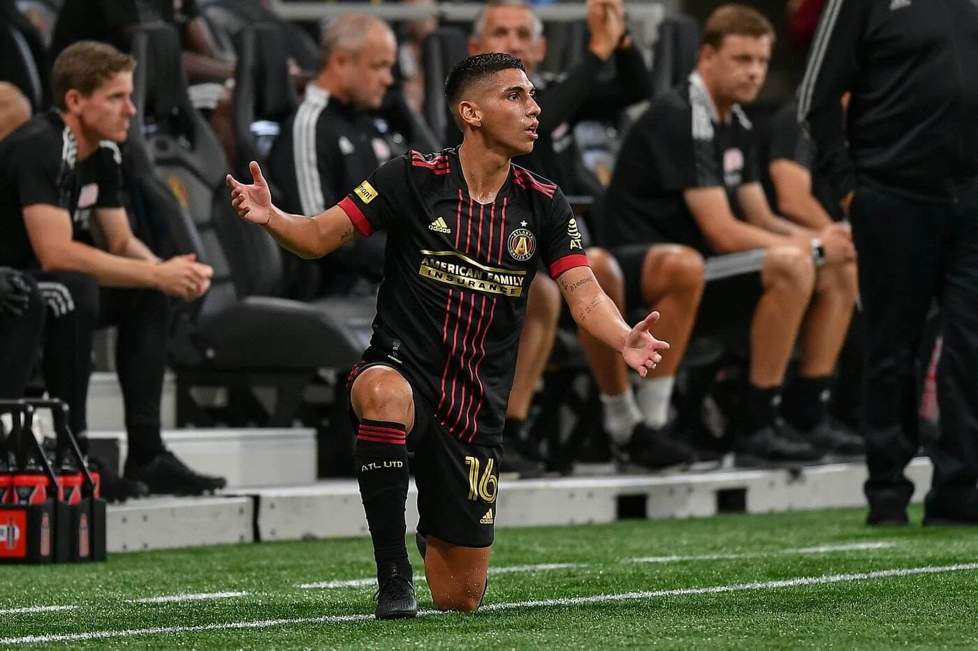 Segundo pai do atacante Erik López, ter que jogar a Série B fez negociação com o Vasco não avançar