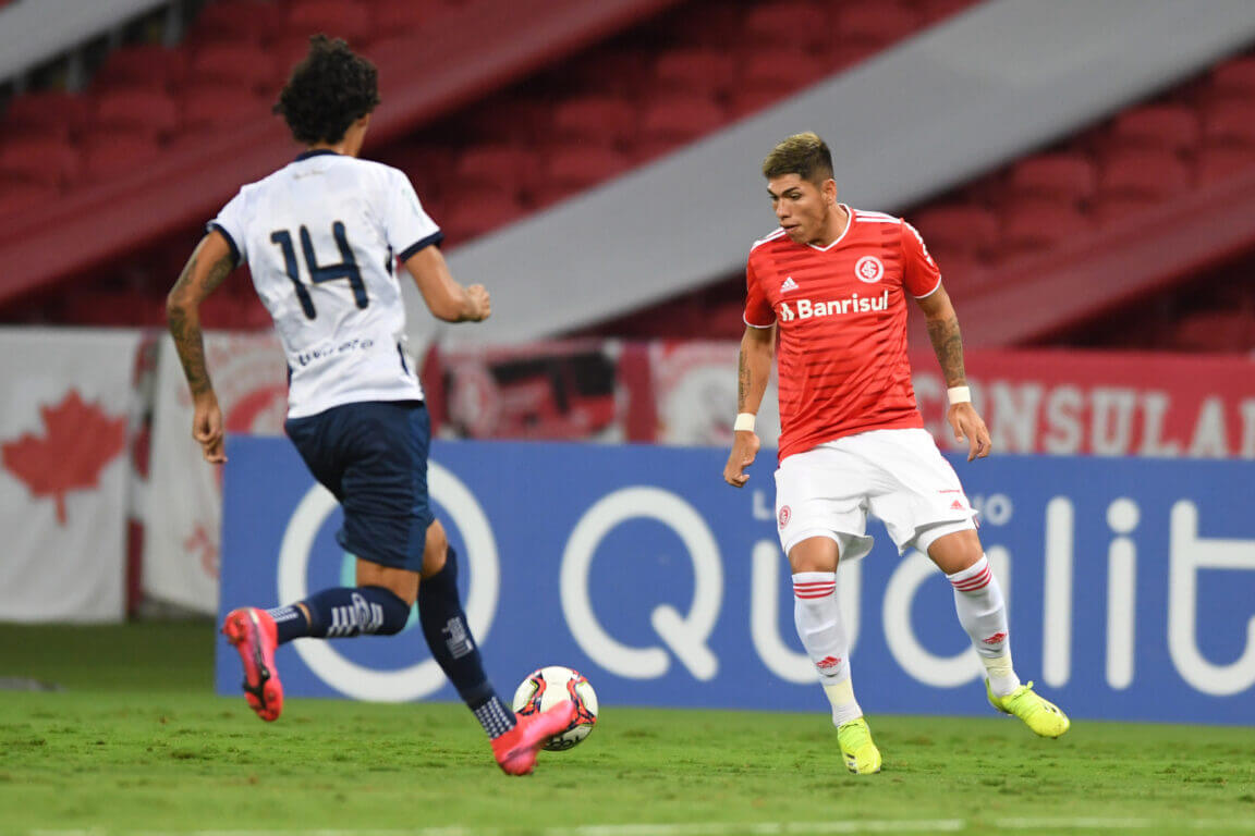 Vasco tem interesse em Carlos Palacios, mas entrave atrapalha negociação