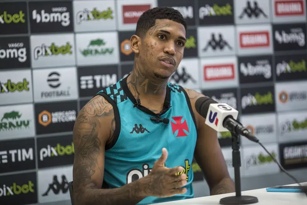 “Merece estar conosco”: Raniel sai em defesa de Zé Ricardo