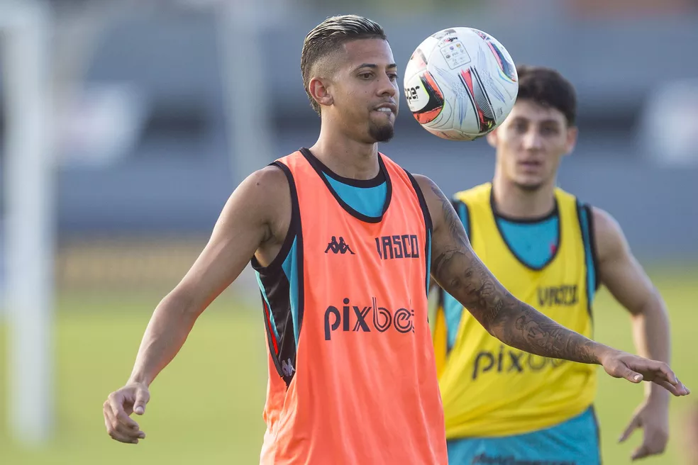 Sem Gabriel Dias e com risco de perder Figueiredo e Juninho, Vasco prepara mudanças contra Brusque