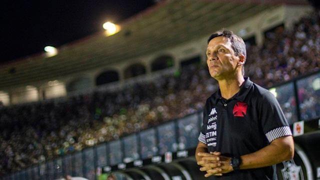 Com coração apertado, Zé Ricardo se despede do Vasco