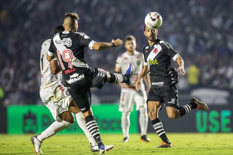 Nenê e Palácios podem jogar juntos
