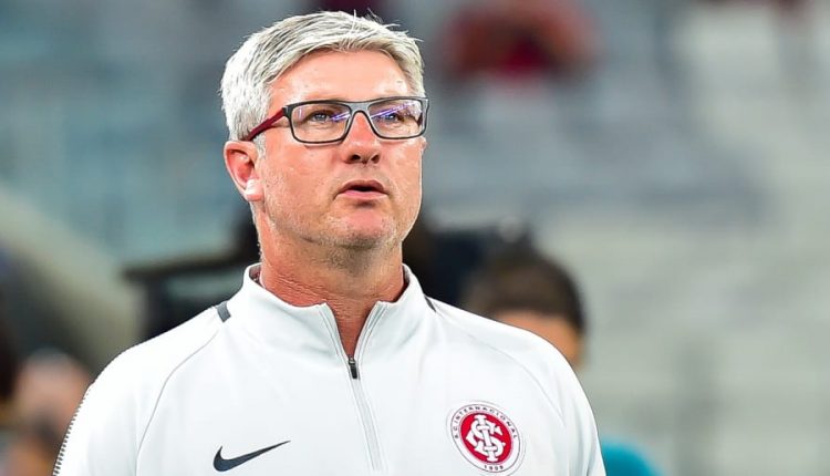 Mesmo interessado, Vasco ainda não entrou em contato com Odair Hellman