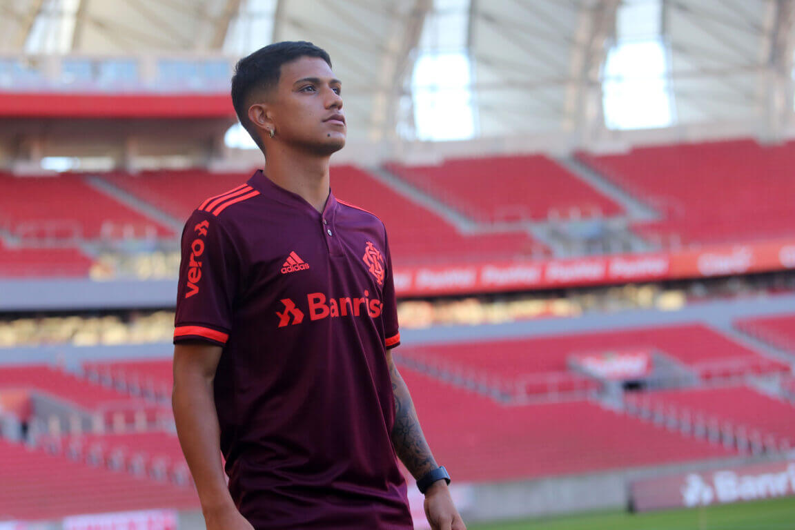 Vasco desiste da contratação de Gustavo Maia, do Internacional