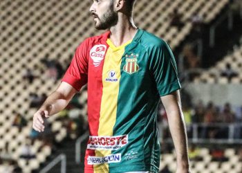 Artilheiro da Série B, Gabriel Poveda elogia torcida do Vasco