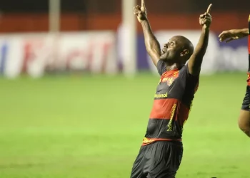 Você sabia? Vagner Love foi dispensado do Vasco por motivo que vai te surpreender