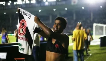 Andrey Santos impressiona no Vasco