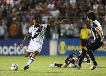 O atacante do Vasco, Alex Teixeira, não joga contra o Novorizontino
