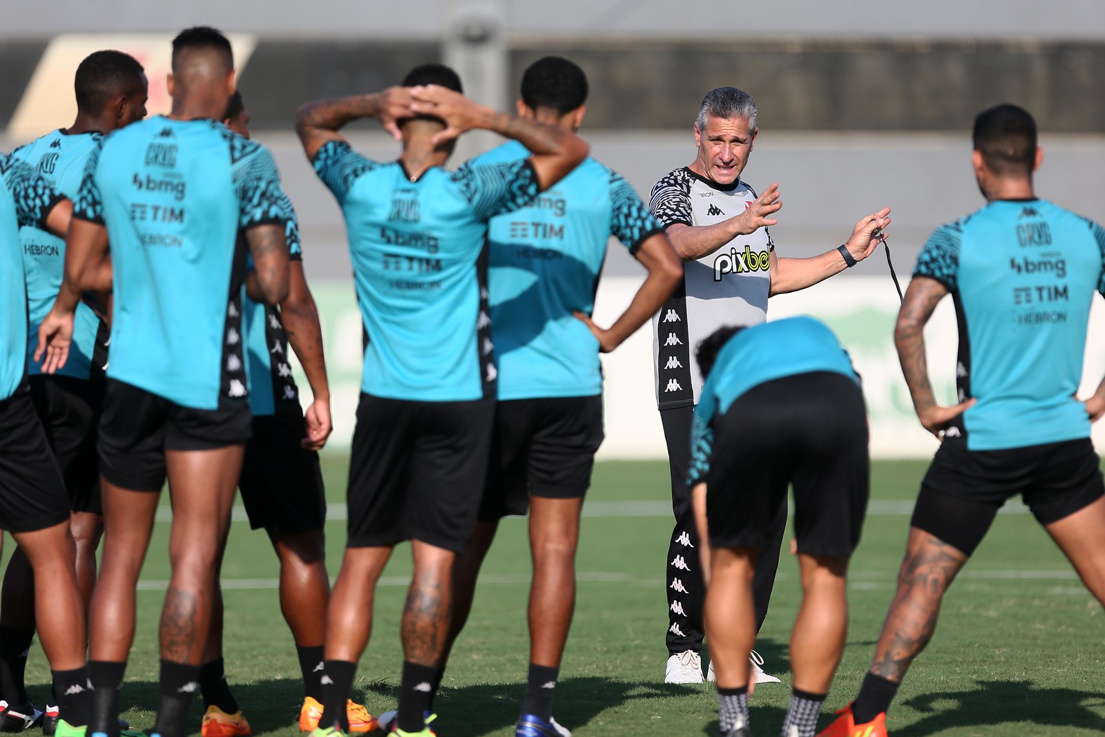 Vasco Tem 16 Jogadores E Técnico Jorginho Em Fim De Contrato - Papo Na ...