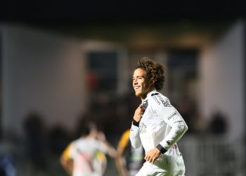 Ronaldo avalia mercado e Cruzeiro quer tirar joia do Vasco