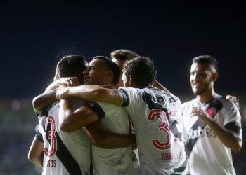 Vasco varia entre 64,6% e 74% para conquistar o acesso, segundo sites especializados