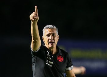 Jorginho dá mais rodagem ao elenco do Vasco nesta reta final de Série B