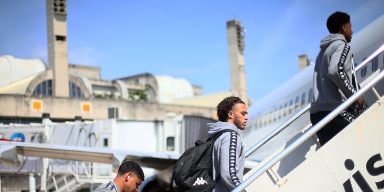 Piloto do voo manda mensagem positiva ao elenco Vascaíno