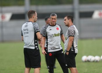 Vasco ganha reforços para a partida de sábado