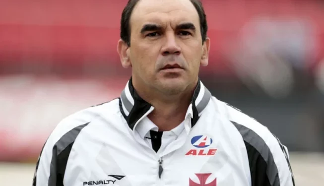 Ricardo Gomes se mostra confiante com acesso do Vasco