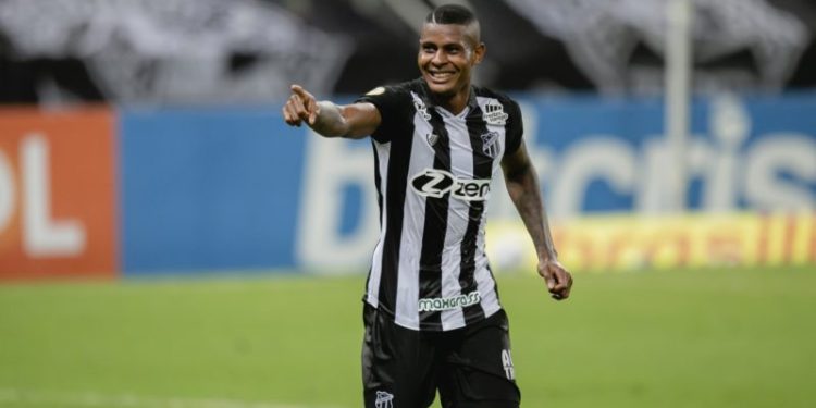 Vasco está observando atacante Cléber, do Ceará