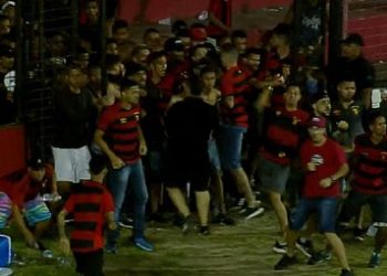 Assista vídeos da confusão da torcida do Sport em jogo contra o Vasco