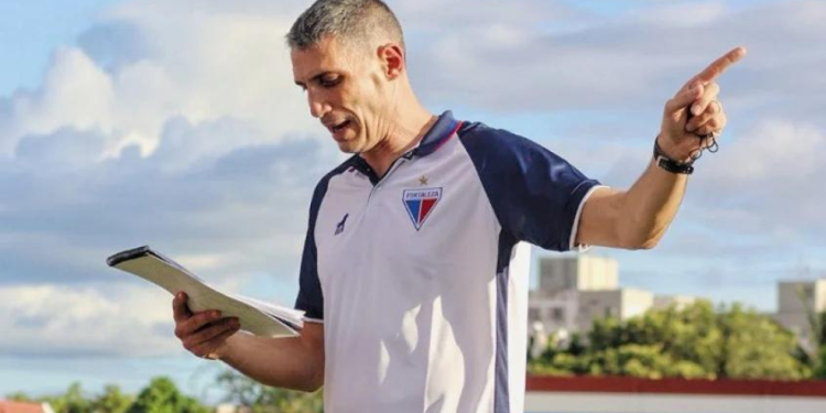 Desejado pelo Vasco, técnico argentino Vojvoda prega “tempo e calma” para deixar o Fortaleza