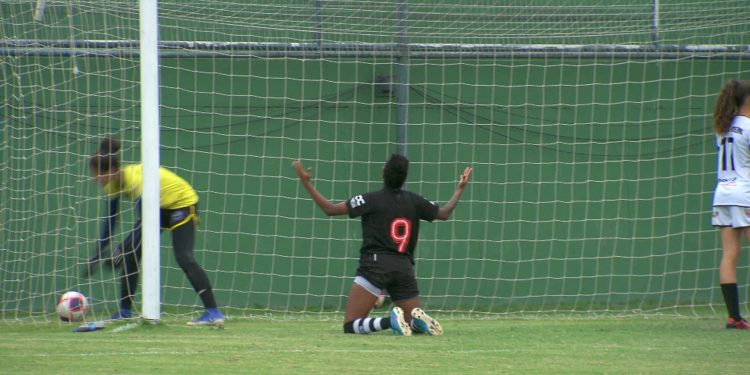 Feminino Vasco vence o Rio e pega o Flamengo na semifinal