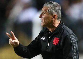 Jorginho prega cautela após segunda vitória seguida