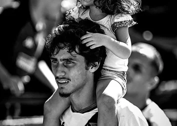 Marlon Gomes se tornou pai aos 15 anos e usa maturidade para se destacar no Vasco