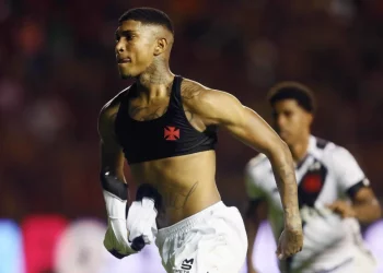 O atacante do Vasco, Raniel, explicou a comemoração em frente à torcida do Sport