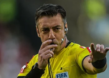 Raphael Claus faz alteração na súmula da partida contra o Sport que pode ser benéfica ao Vasco